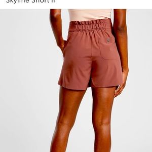 Athlete Skyline Short II size 8 NWT